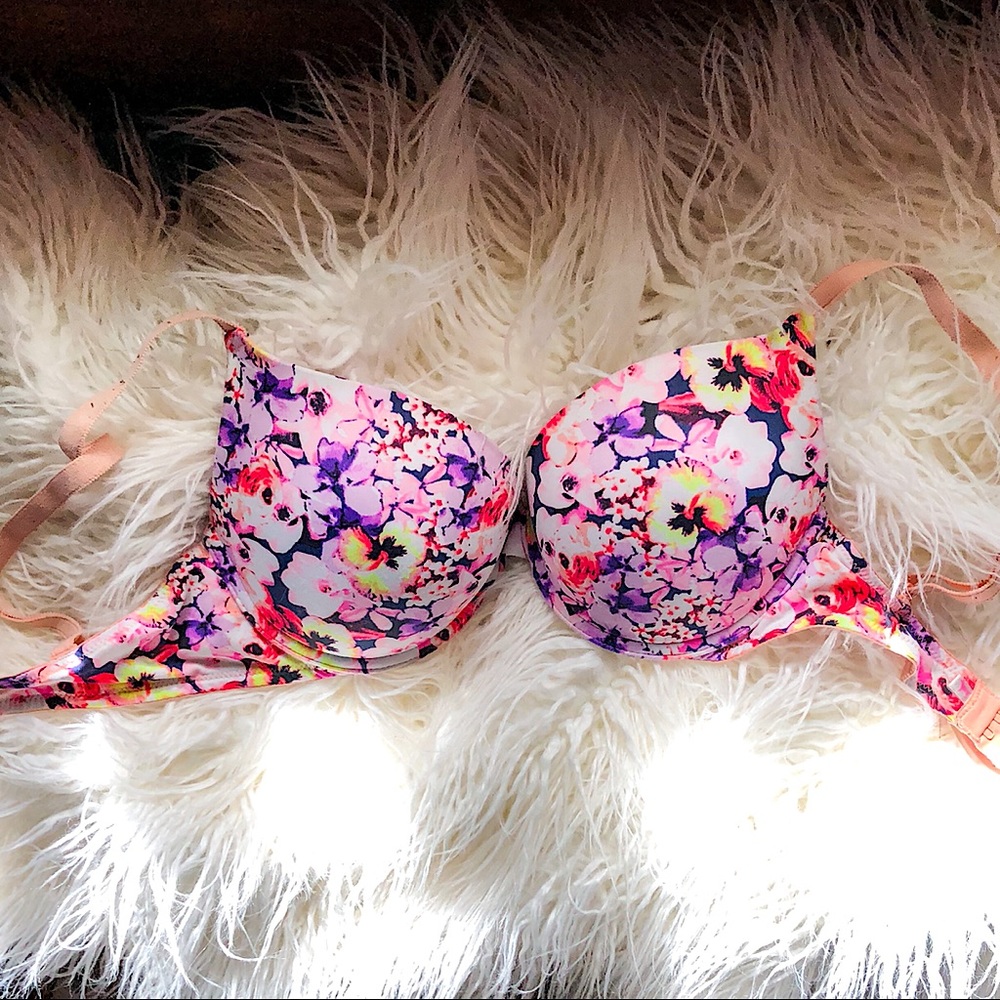 VS *PINK* bra//32D floral